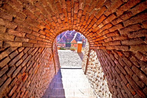 Пешеходная дорожка Грац с видом на туннель — стоковое фото