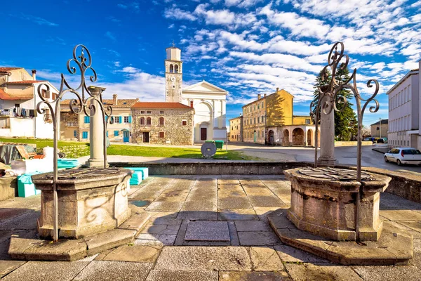 Ciudad de Vizinada antigua empedrada vista cuadrada —  Fotos de Stock