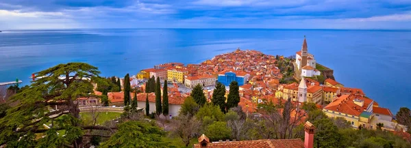 Idílica ciudad costera de Piran en el mar Adriático panorámica aérea v —  Fotos de Stock