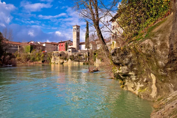 Cividale del Friuli em falésias de Natisone vista desfiladeiro do rio — Fotografia de Stock