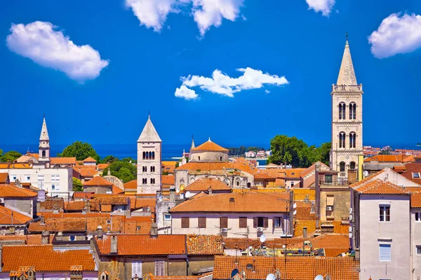 Historische Zadar skyline en daken bekijken — Stockfoto