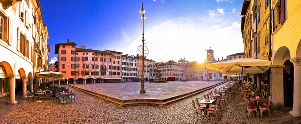 Piazza San Giacomo i Udine panoramautsikt över solnedgången — Stockfoto