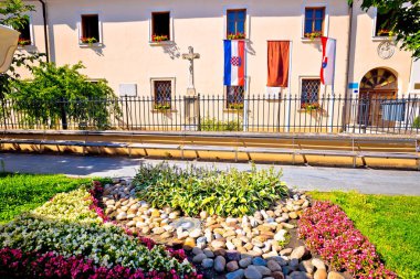 Cakovec Kent Meydanı ve kilise ayrıntılarını görüntülemek