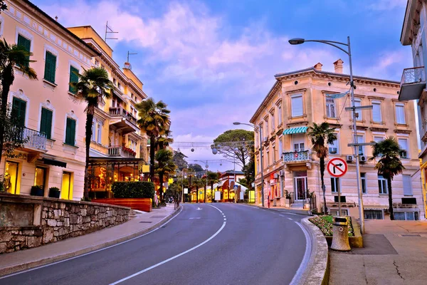 Colorata architettura di strada mediterranea di Abbazia — Foto Stock