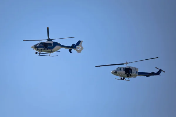 Helikopterek különleges erők csapat készen áll a kötél jumping — Stock Fotó