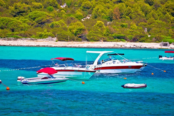 Playa Sakarun yachting bahía barcos vista — Foto de Stock