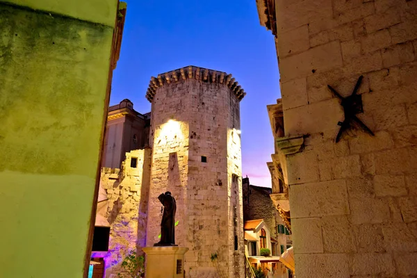 Split Diocletianus paleis straat avond weergave — Stockfoto