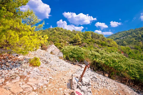 Stone desert path near Pustinja Blaca on Brac island — Stock Photo, Image