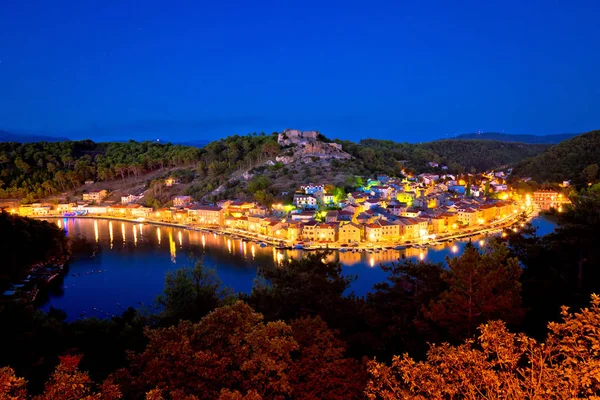 Novigrad Dalmatinski liman bölgesinde akşam görünümü — Stok fotoğraf