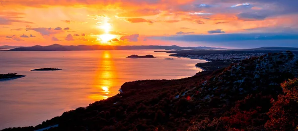 Zachód słońca widok Adriatyku miasteczka Pakoštane — Zdjęcie stockowe