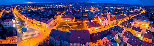 Stad van Krizevci luchtfoto panoramisch nacht weergave — Stockfoto