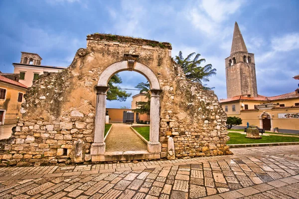 Alte steinerne Wahrzeichen von Porec — Stockfoto