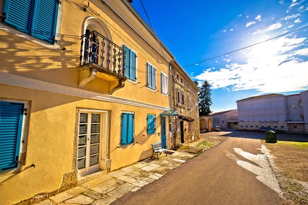 Mediterrane oude steen straat in de stad van Vizinada — Stockfoto