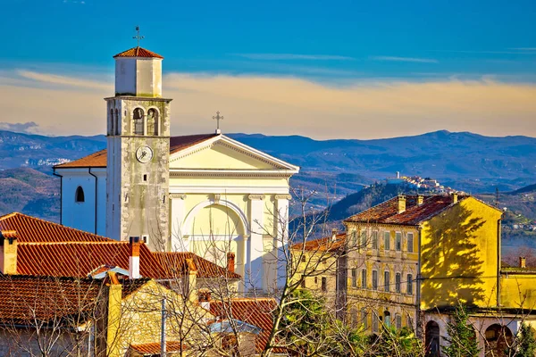 Town of Vizinada church and skyline above istrian landscape view — Stock Photo, Image