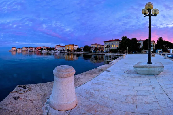 Kasaba Porec sabah gündoğumu panoramik görünüm iskelesinden — Stok fotoğraf