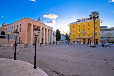 Bölünmüş görünümde Gaje Bulata Meydanı