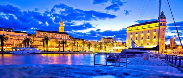 Mavi panoramik görünüm akşam Split yerler — Stok fotoğraf