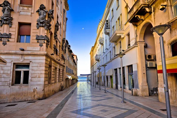 Ciudad de Split vista de la arquitectura en la calle Marmontova — Foto de Stock