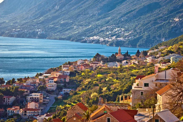 Riviera di Makarska idilliaca vista sul villaggio costiero — Foto Stock