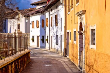 Cividale del Friuli sokakta Natisone nehir manzarası