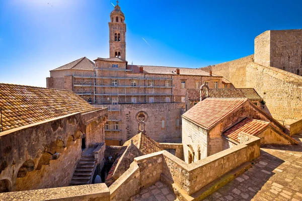 Dubrovnik arquitetura histórica vista de muralhas da cidade — Fotografia de Stock