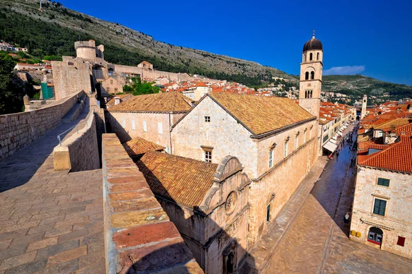 Paredes Dubrovnik e Stradun vista de rua — Fotografia de Stock