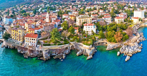 Orașul Lovran și Lungomare vedere panoramică aeriană la mare — Fotografie, imagine de stoc