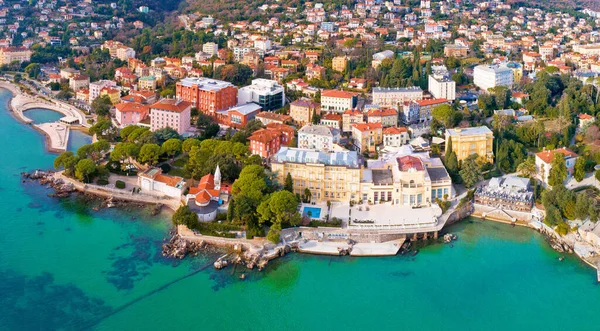 Πόλη της Opatija και Lungomare θαλάσσια διάδρομος εναέρια πανοραμική θέα — Φωτογραφία Αρχείου