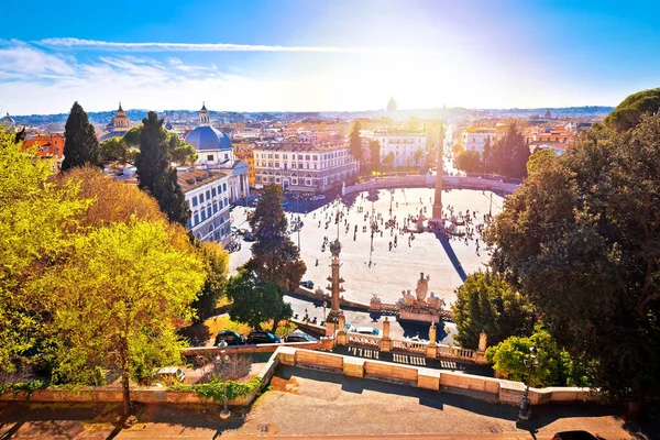 Piazza del Popolo of Volksplein in de eeuwige stad Rome zon — Stockfoto