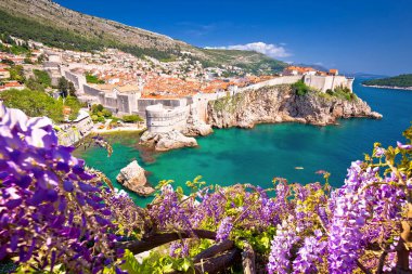 Dubrovnik 'in ortaçağ kasabası ünlü renkli manzaralı.