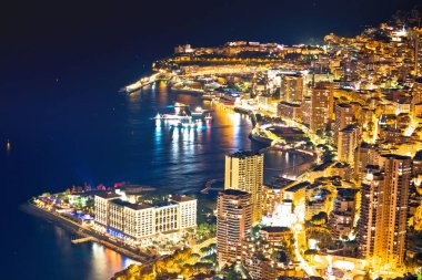 Monaco 'da. Monte Carlo şehir manzarası yukarıdan renkli akşam manzarası