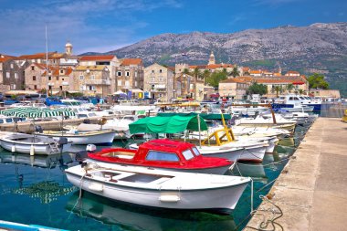 Korcula. Korcula adasının tarihi kıyı manzarası
