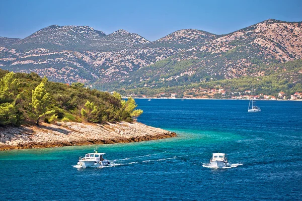 Met Korcula. Lumbarda op het eiland Korcula turquoise zeilen archipe — Stockfoto