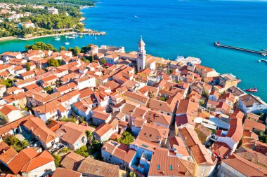 Krk hava manzaralı Idyllic Adriyatik ada kasabası
