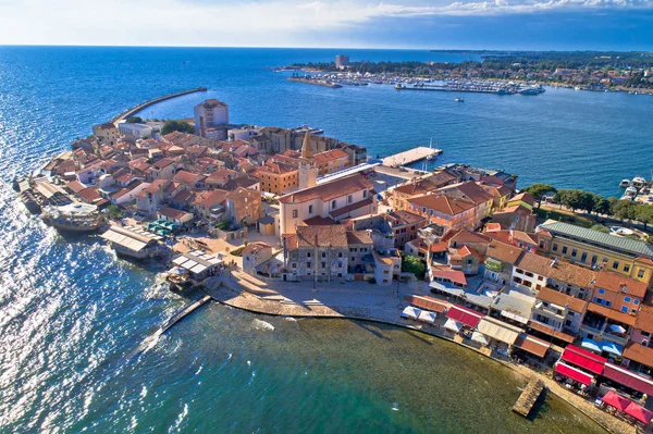 Stadt Umag historische Küstenarchitektur Luftaufnahme — Stockfoto