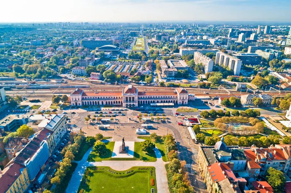 Центральный железнодорожный вокзал Загреба и вид на город с воздуха — стоковое фото