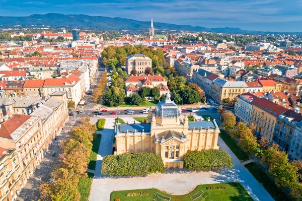 Lenuci Hästsko parker och Zagreb landmärken antenn panorama vie — Stockfoto