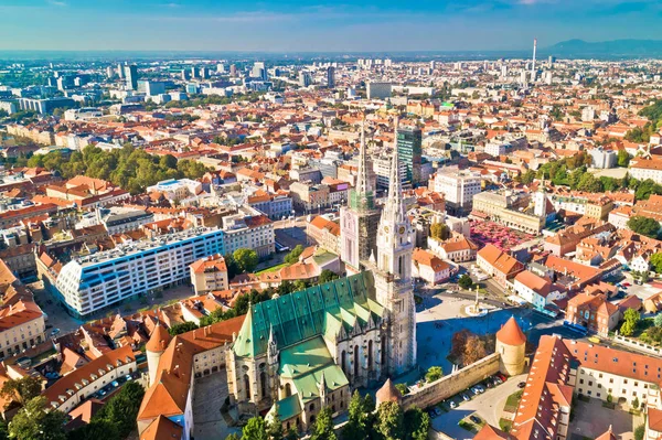 Zagreb katedral och centrum antenn utsikt — Stockfoto