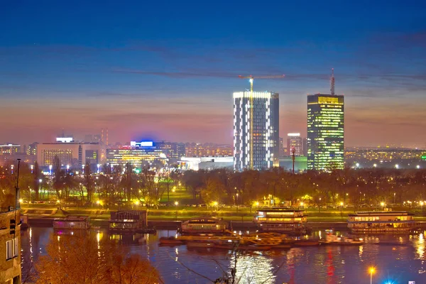 Grattacieli di Beograd e vista serale sul fiume Sava — Foto Stock