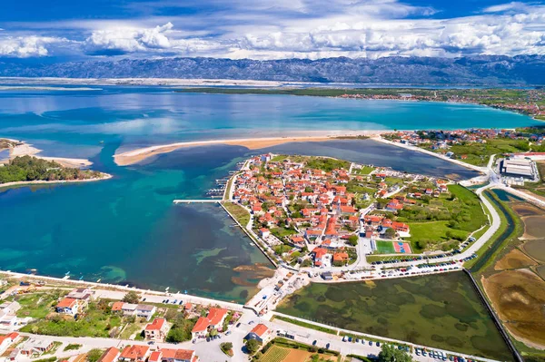 Nin. Historic town of Nin laguna aerial view with Velebit mounta — 스톡 사진
