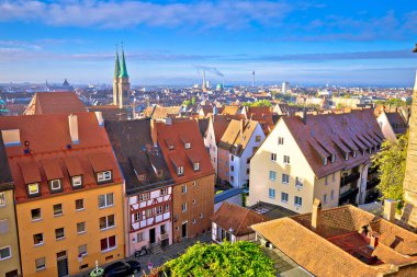 Nurnberg. Nuremberg 'in çatıları ve şehir manzarası