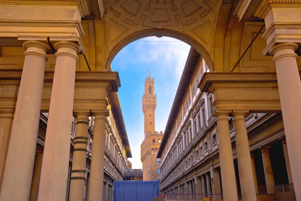 Галерея Уффици и Палаццо Вечио на площади Синьории — стоковое фото