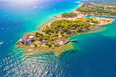 Sibenik körfezi girişinde Jadrija deniz feneri havadan görünümü