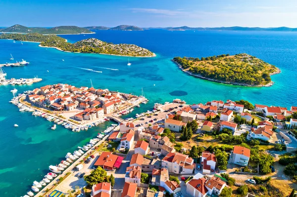 Tribunj oude eiland stad en archipel van Midden-Dalmatië aeri — Stockfoto