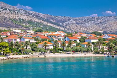 Peljesac yarımadası manzaralı Orebic kasabasındaki plaj