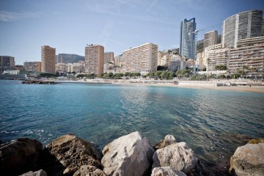 Monaco plajı ve Monte Carlo şehir manzarası klasik renk profili manzarası, Monako Prensliği
