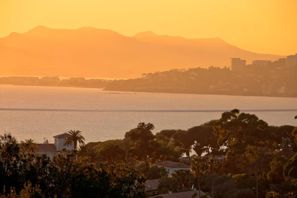 Cannes Und Côte Azur Goldener Sonnenuntergang Idyllische Küste Frankreichs — Stockfoto