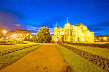 Zagreb. Hırvatistan Cumhuriyeti, Hırvatistan 'ın ünlü başkentinin ünlü simgeleri olan panoramik manzarasını gözler önüne serdi
