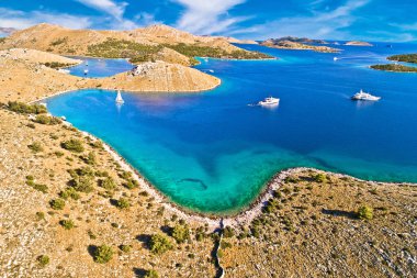 Kornati Adaları Ulusal Parkı. Akdeniz takımadaları hava manzarasında eşsiz taş çöl adaları. Hırvatistan 'ın Dalmaçya bölgesi