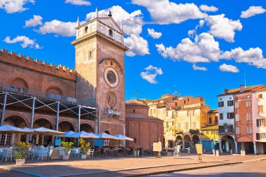Mantova şehri Piazza delle Erbe akşam görüşü, Avrupa kültür başkenti ve UNESCO dünya mirası sahası, İtal 'ın Lombardiya bölgesi